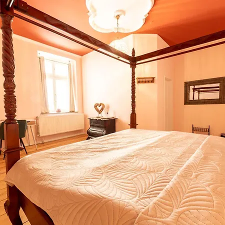 מלון Schloss Arenfels 3*